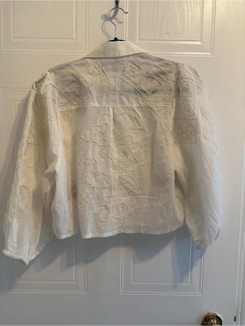 Kimchi Blue White Cropped Button-Up Blouse with Multicolor Floral Embroidery - Picture 2 of 2